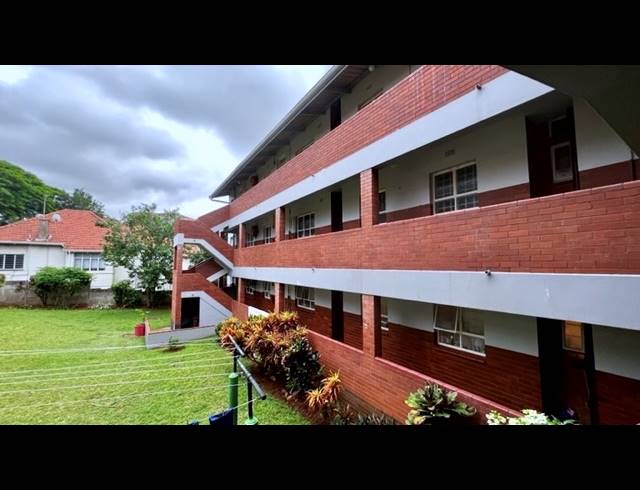 1.5 BEDROOM APARTMENT RENTED IN ESSENWOOD